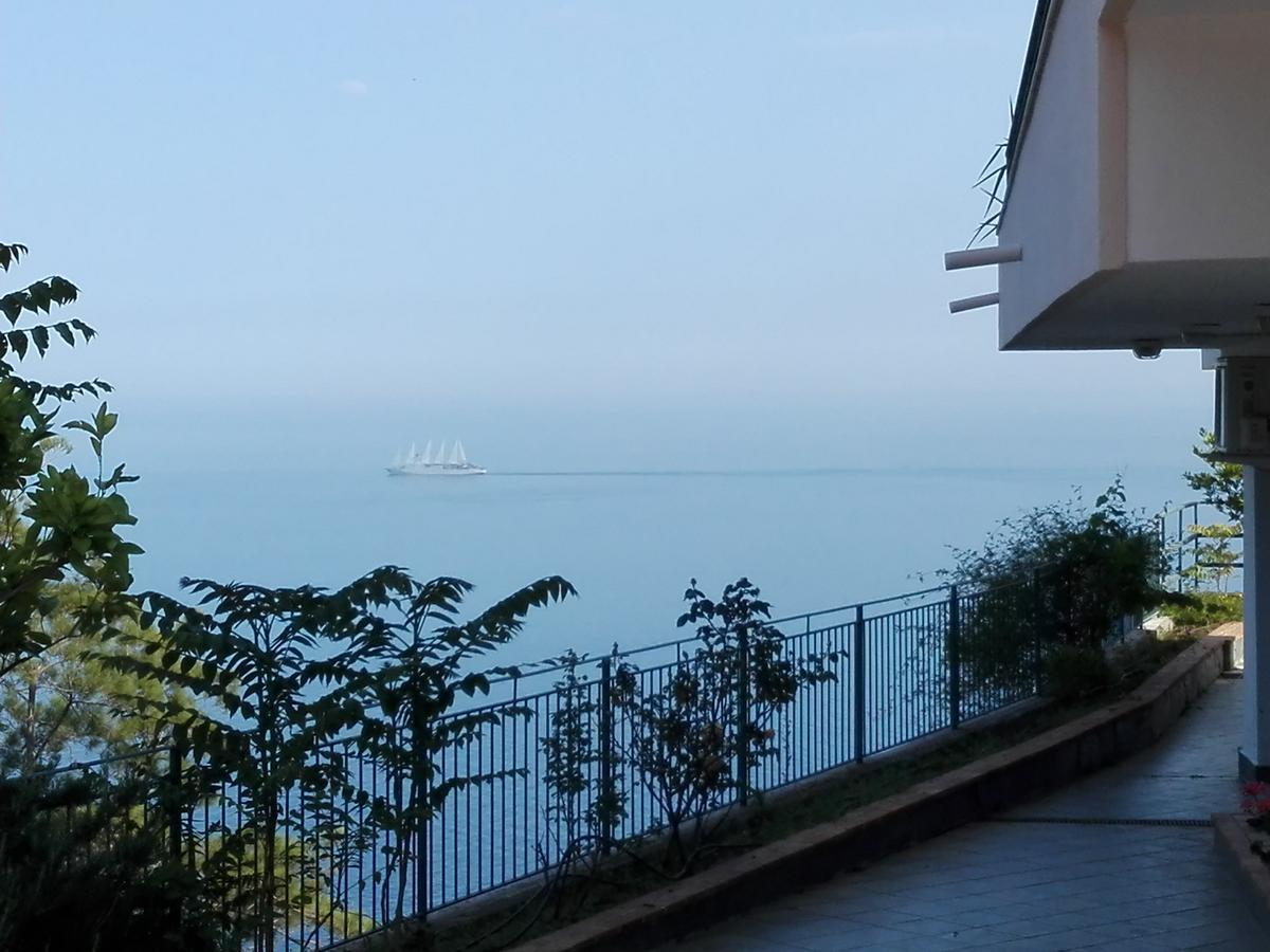 Bed and Breakfast La Nave Sul Mare Di Taormina à Letojanni Extérieur photo