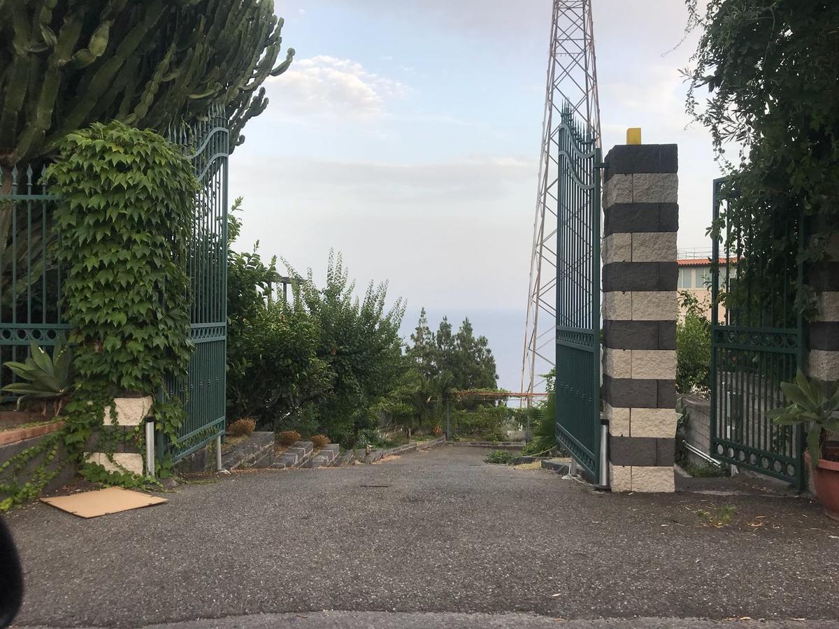 Bed and Breakfast La Nave Sul Mare Di Taormina à Letojanni Extérieur photo